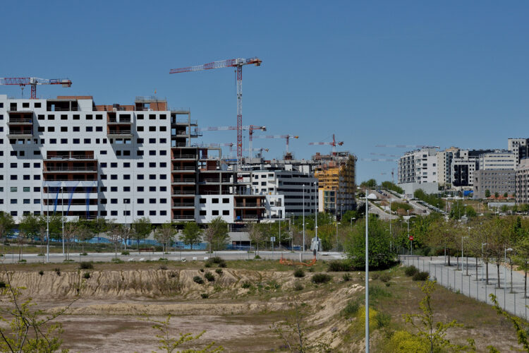 Grúas en Madrid sector construcción