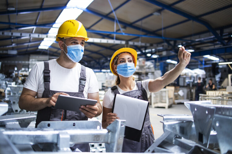 Trabajadores en fábrica, industria, alimentación