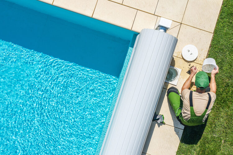 piscina limpieza mantenimiento