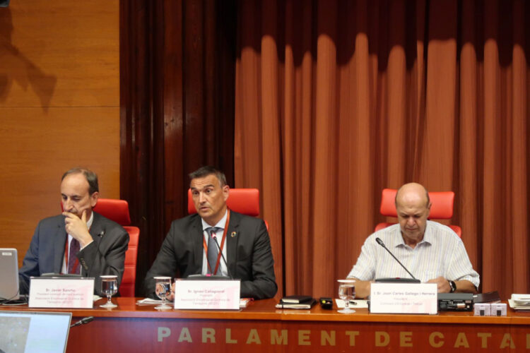 El sector químico de Tarragona expone en el Parlament los puntos clave de su competitividad