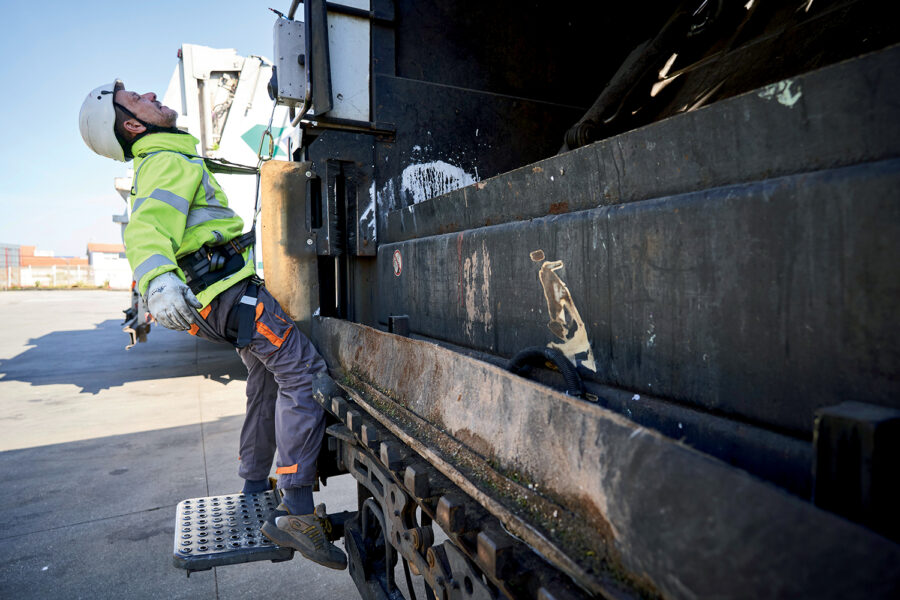 Anclajes Marcelino Safe-Up_operarios camiones de basura_1