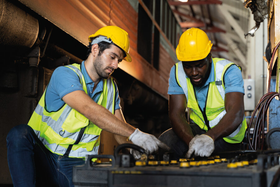 profesionales ingenieros industria baterías