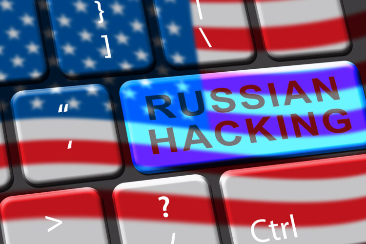 teclado de ordenador de Estados Unidos con las palabras Russian Hacking