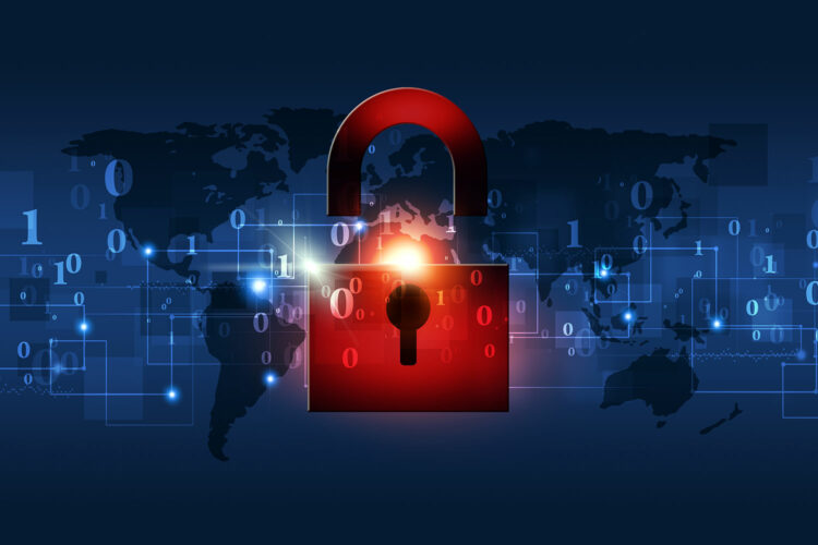 un candado de ciberseguridad abierto junto a un mapamundi